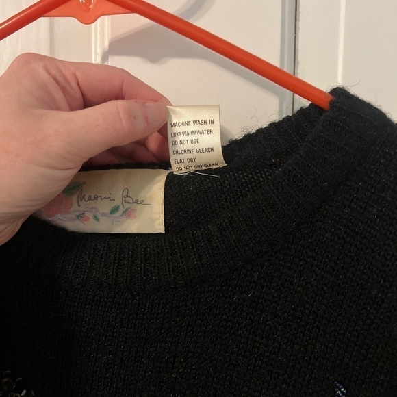 Amazing Beaded Vintage Sweater - Picture 6 of 11